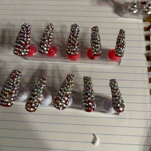 Can do 2 sets of nails for $35.00. https://ingalsd29.wixsite.com/nails-by-ellen